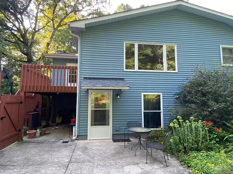 909 Dorothy St — Photo 2