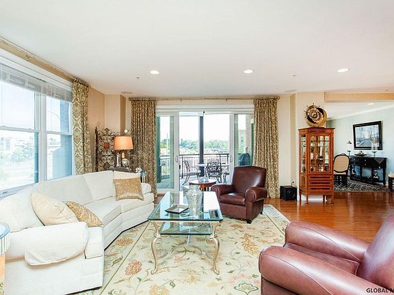 4th image of 87 Railroad Pl APT 204