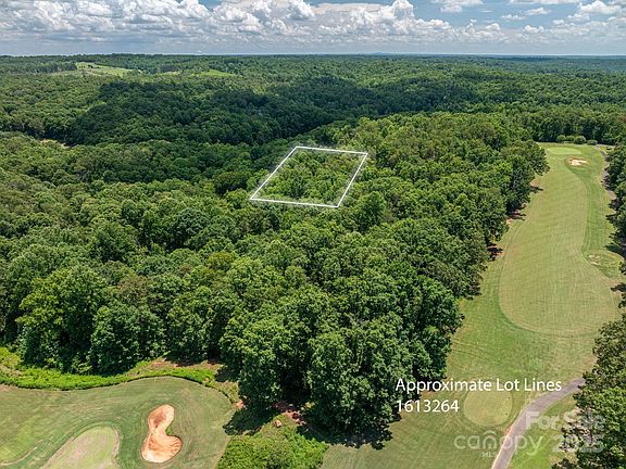 4th image of 215 Plantation Dr
