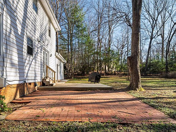 2nd image of 137 Amesbury Ln