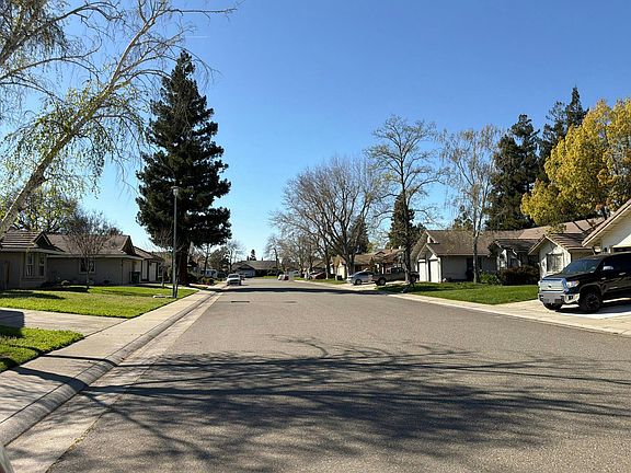 4th image of 667 Germaine Dr