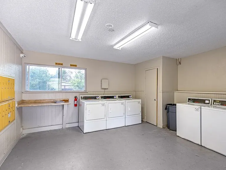 1004 Allena Dr #3 — Photo 11