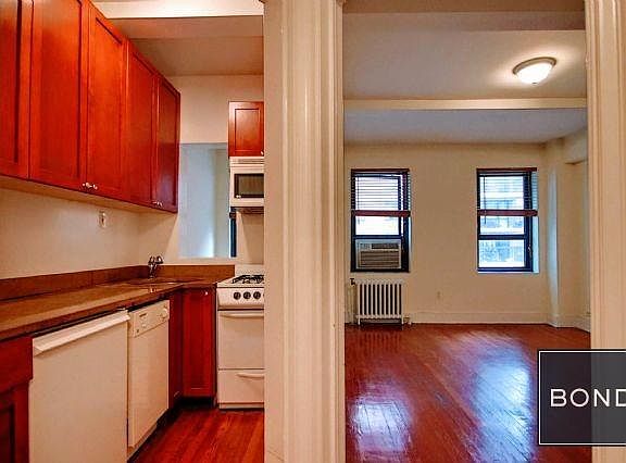 5th image of 11 Waverly Pl APT 7I