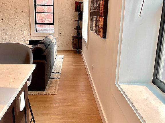 5th image of 1523 Republic St #302