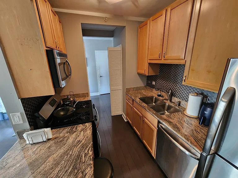 630 N State St #1801 — Photo 9