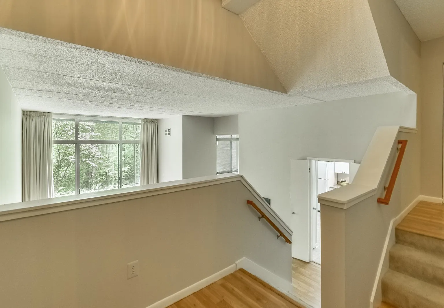 2 bed, 2.0 bath, 1249 sqft, $2,600 — Photo 4