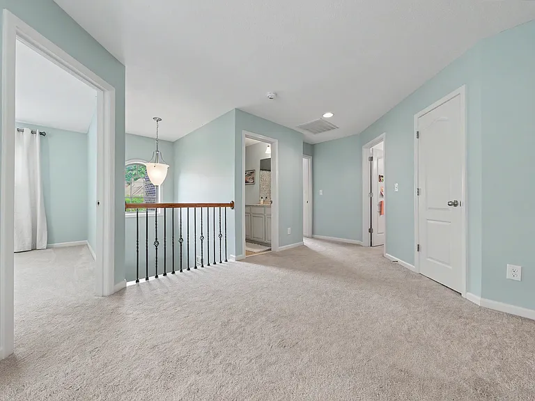 1147 Looking Glass Ln — Photo 9