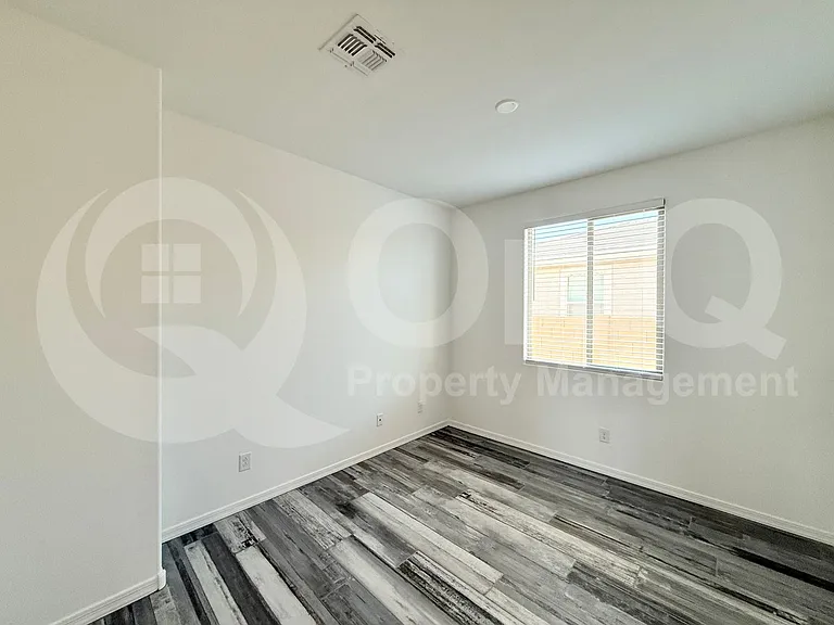 349 E Hawaii Dr — Photo 20