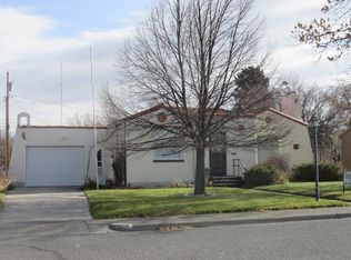 625 W Circle Dr, Cody, WY 82414