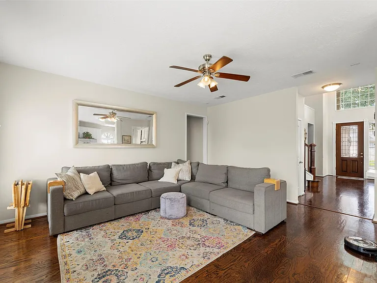 44 Parkway Pl — Photo 3