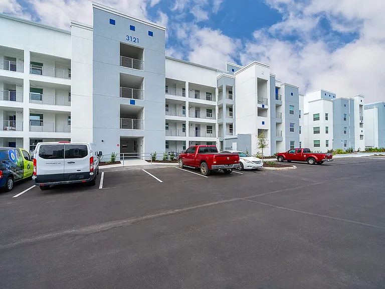 Paradox Cir — Photo 15