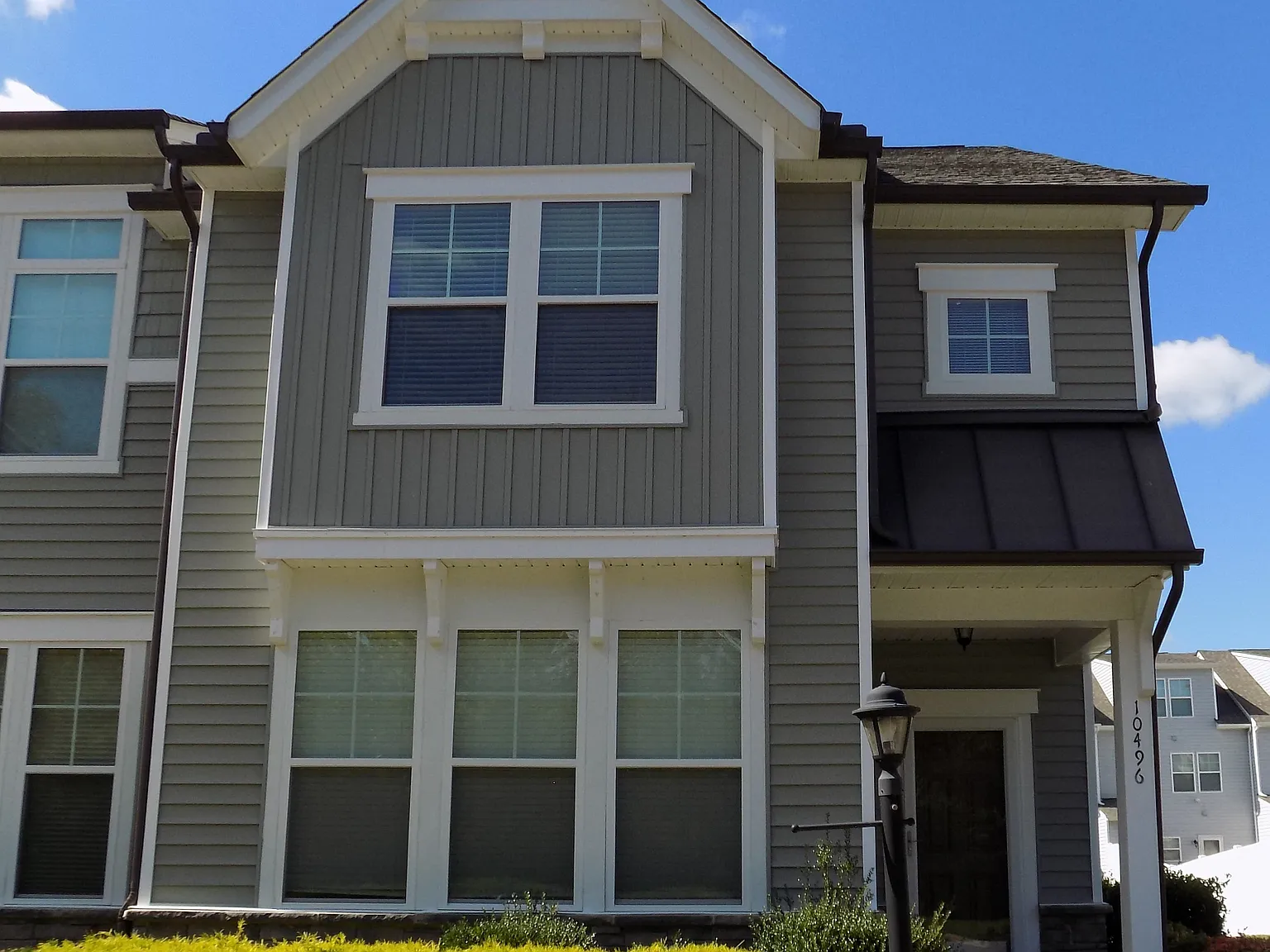 3 bed, 2.5 bath, 1621 sqft, $2,400 — Photo 1