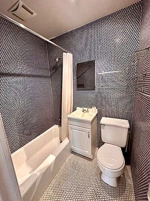 Rented by Garfield Realty  | media 17