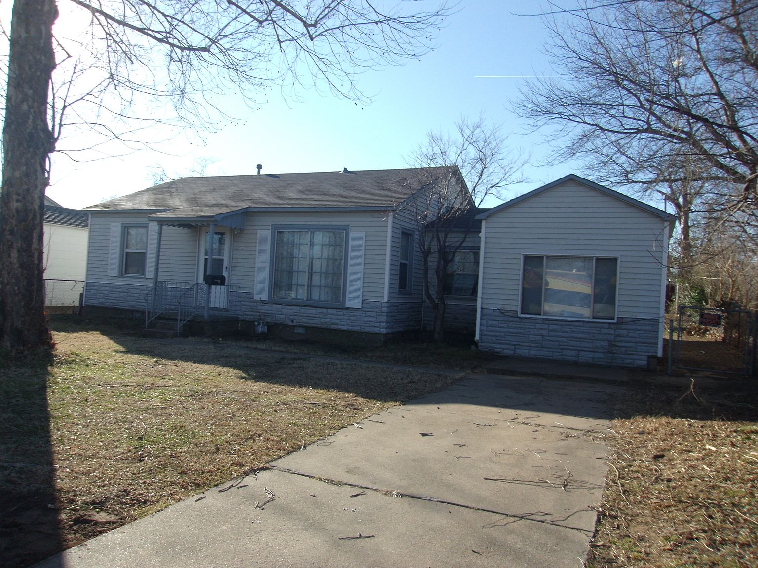 2542 E Pine St, Tulsa, OK 74110 | Zillow