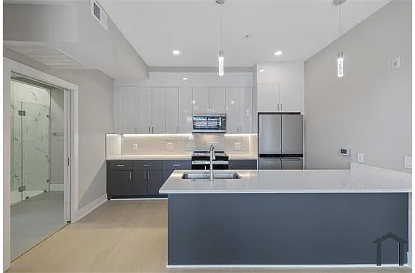 Building Photo - 406 Kennedy St NW #404