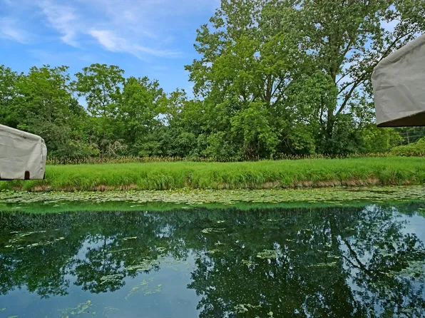 831 North Point View ROAD, Summit, WI 53066