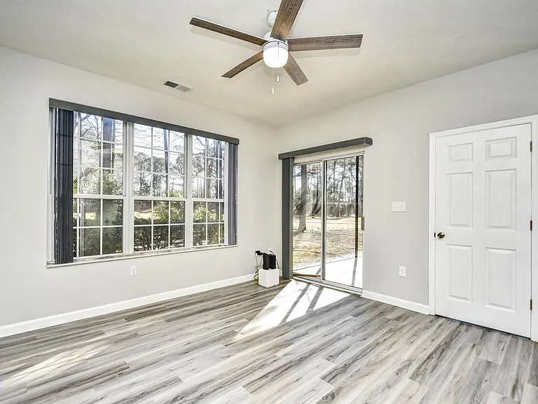502 Pipers Ln — Photo 20