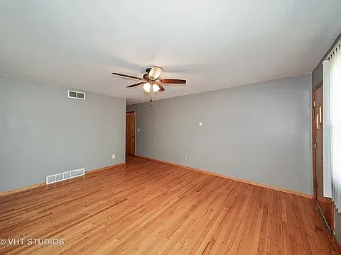 3 bed, 1204 sqft, $2,349 — Photo 4