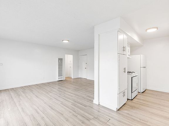 3rd image of 934 Larch St APT 2C