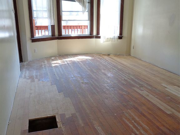 3rd image of 4108 N Kilbourn Ave