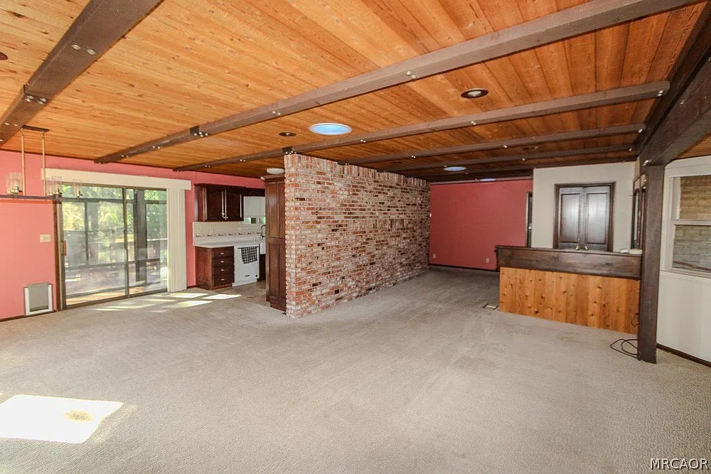 3 bed, 3.0 bath, 2300 sqft, $3,500 — Photo 3