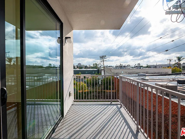 747 Lillian Way #8 — Photo 27