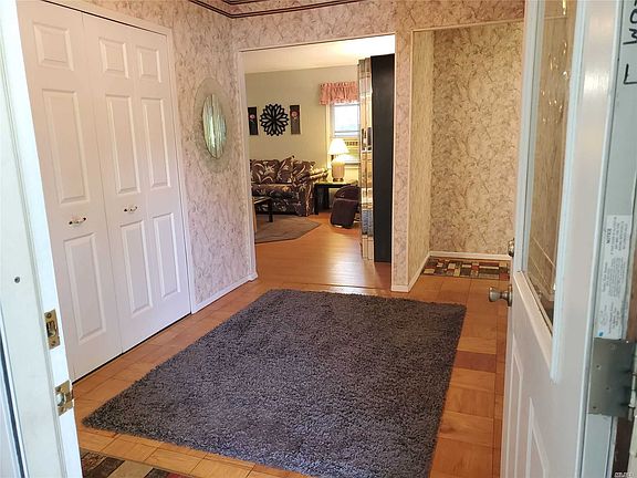 2nd image of 26 Wellsley Ln
