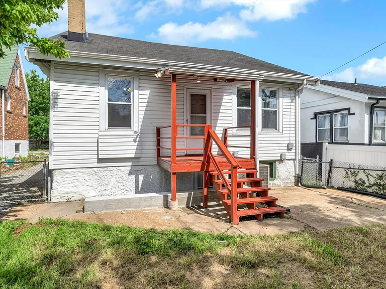 1223 Gruner Pl — Photo 48