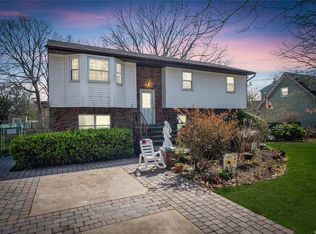 110 Hawthorne Ave, East Islip, NY 11730