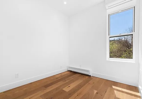 5th image of 350 E 120th St #Townhouse