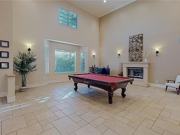 3rd image of 13825 Chandler Blvd