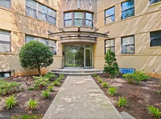 210 Oakwood St SE APT 106, Washington, DC 20032
