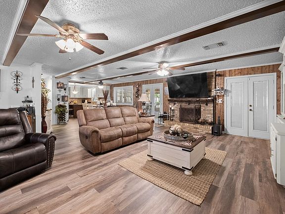 3rd image of 104 Lynwood Dr