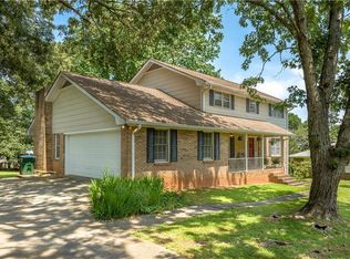 522 Greg Dr SW, Lilburn, GA 30047