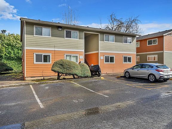 2nd image of 6061 N Fessenden St #2B-1Ba-770Sqft