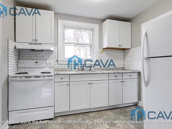 3rd image of 2701 Wellington St