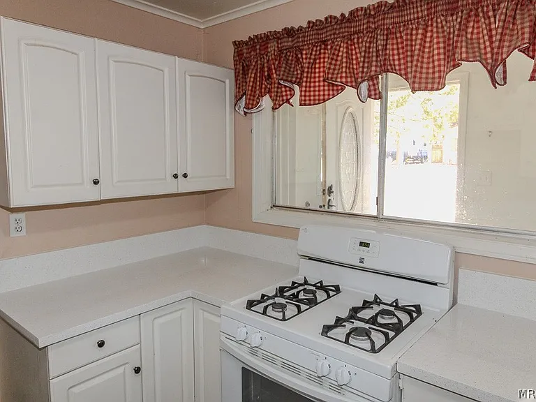 870 Ash Ln — Photo 8
