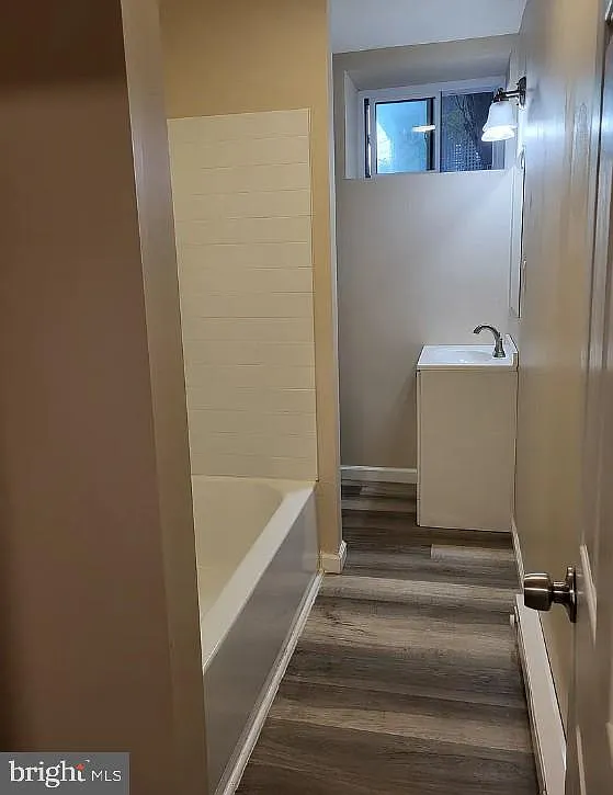 1 bed, 3655 sqft, $1,300 — Photo 4