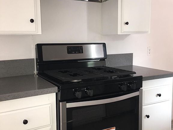 3rd image of 434 S 6th St