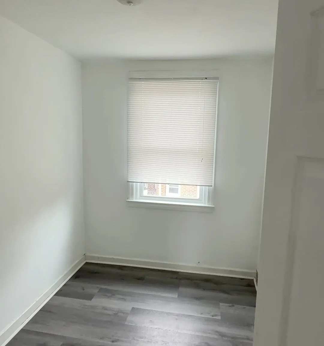 3 bed, 1024 sqft, $1,600 — Photo 3