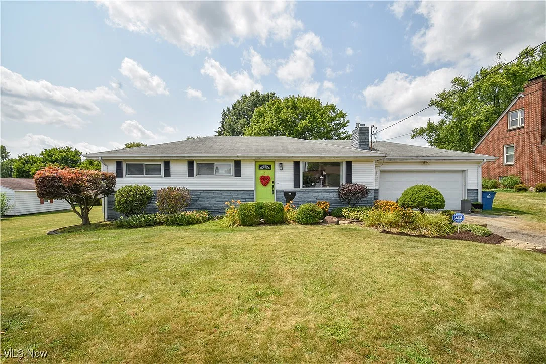 572 Breetz Dr photo 1