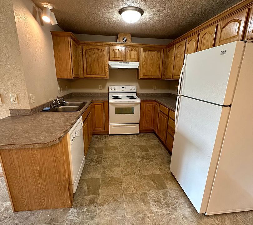 1st image of 4020 McKenzie Dr SE Unit 2