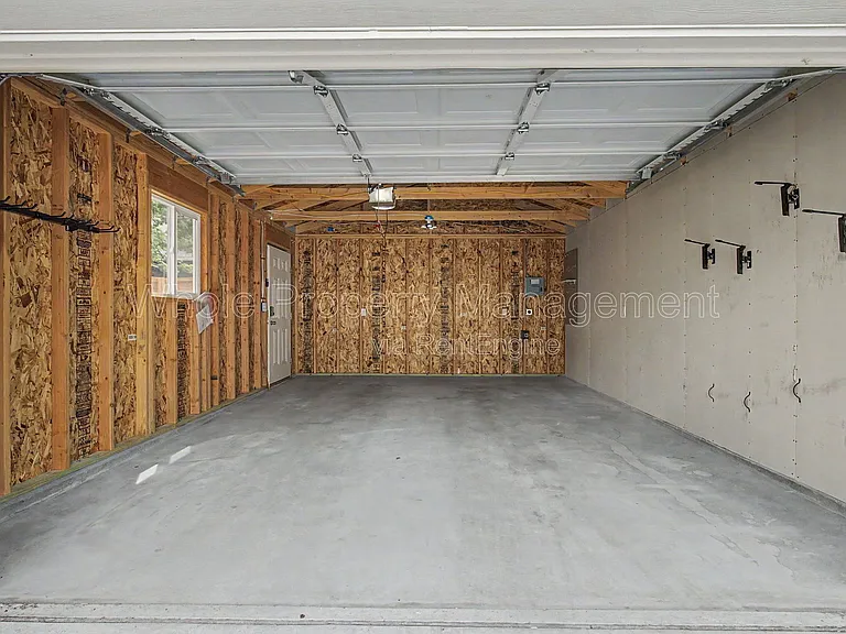 2514 Clermont St — Photo 32