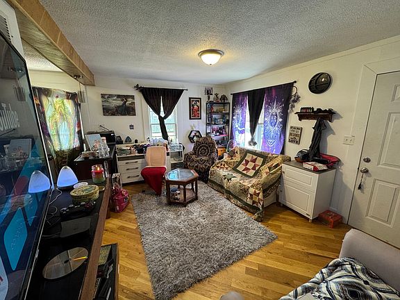 5th image of 215 S Virginia St