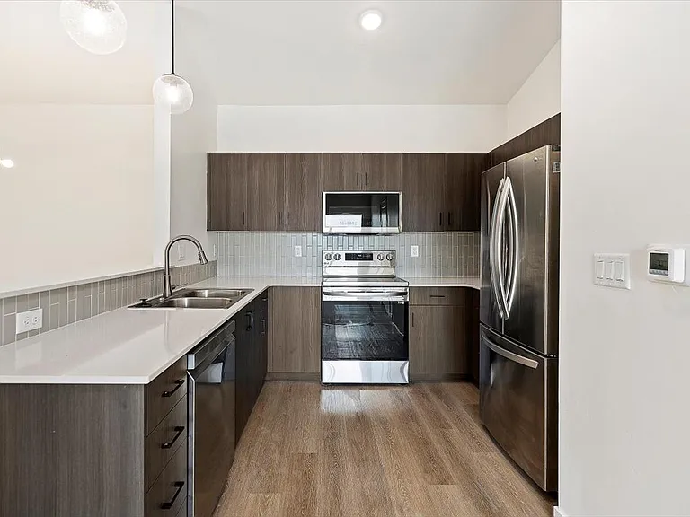 Hawk's Landing Apartments — Photo 100
