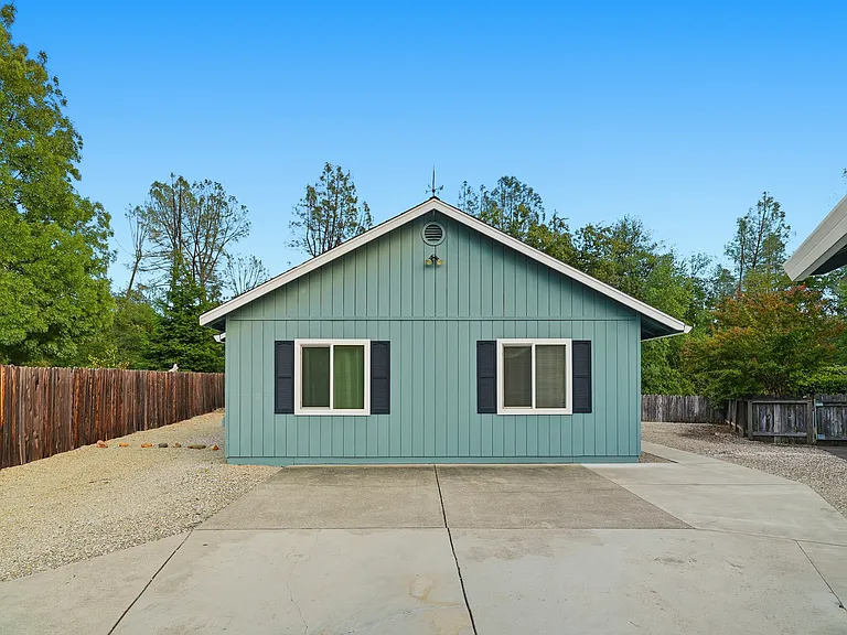 878 Fountain Cir — Photo 8