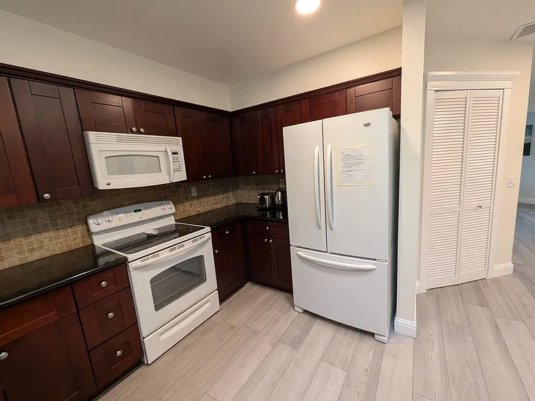 4059 Crest Rd — Photo 17
