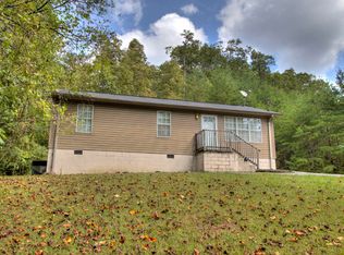 146 Richards Dr, Oliver Springs, TN 37840