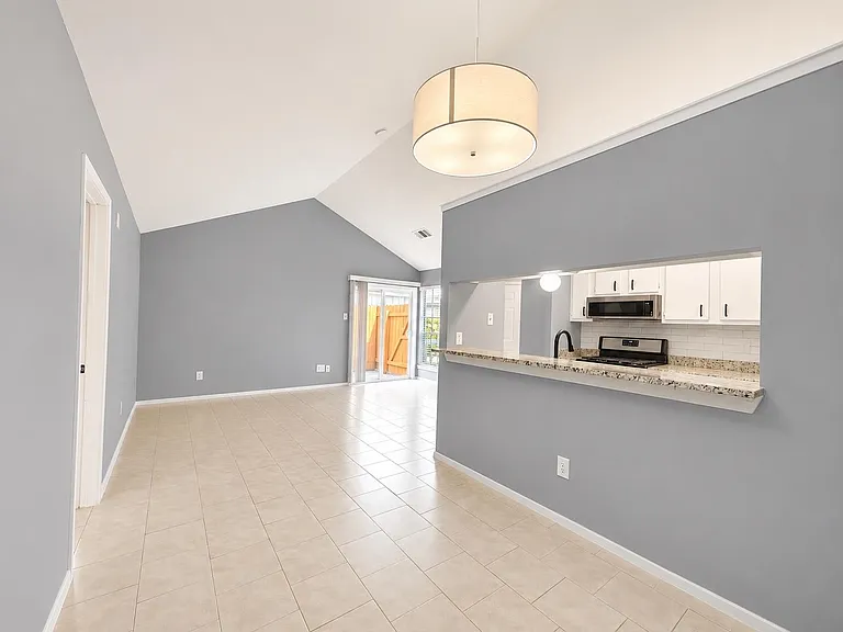11908 Sunhillow Bnd #B — Photo 3