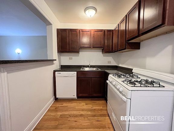 3rd image of 1347 N Dearborn St APT 308